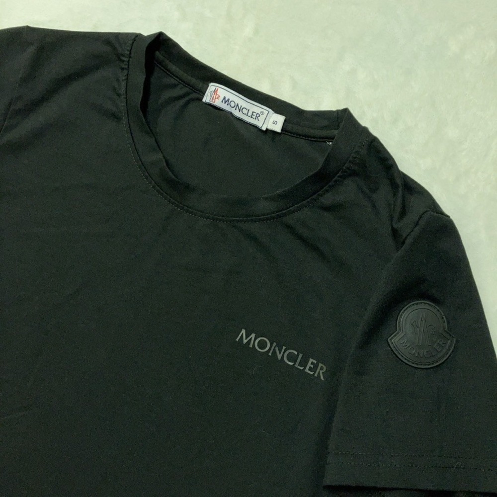 Moncler Cotton T-Shirt Embossed Vertical Logo Spellout Black‎ Tee Mens Small